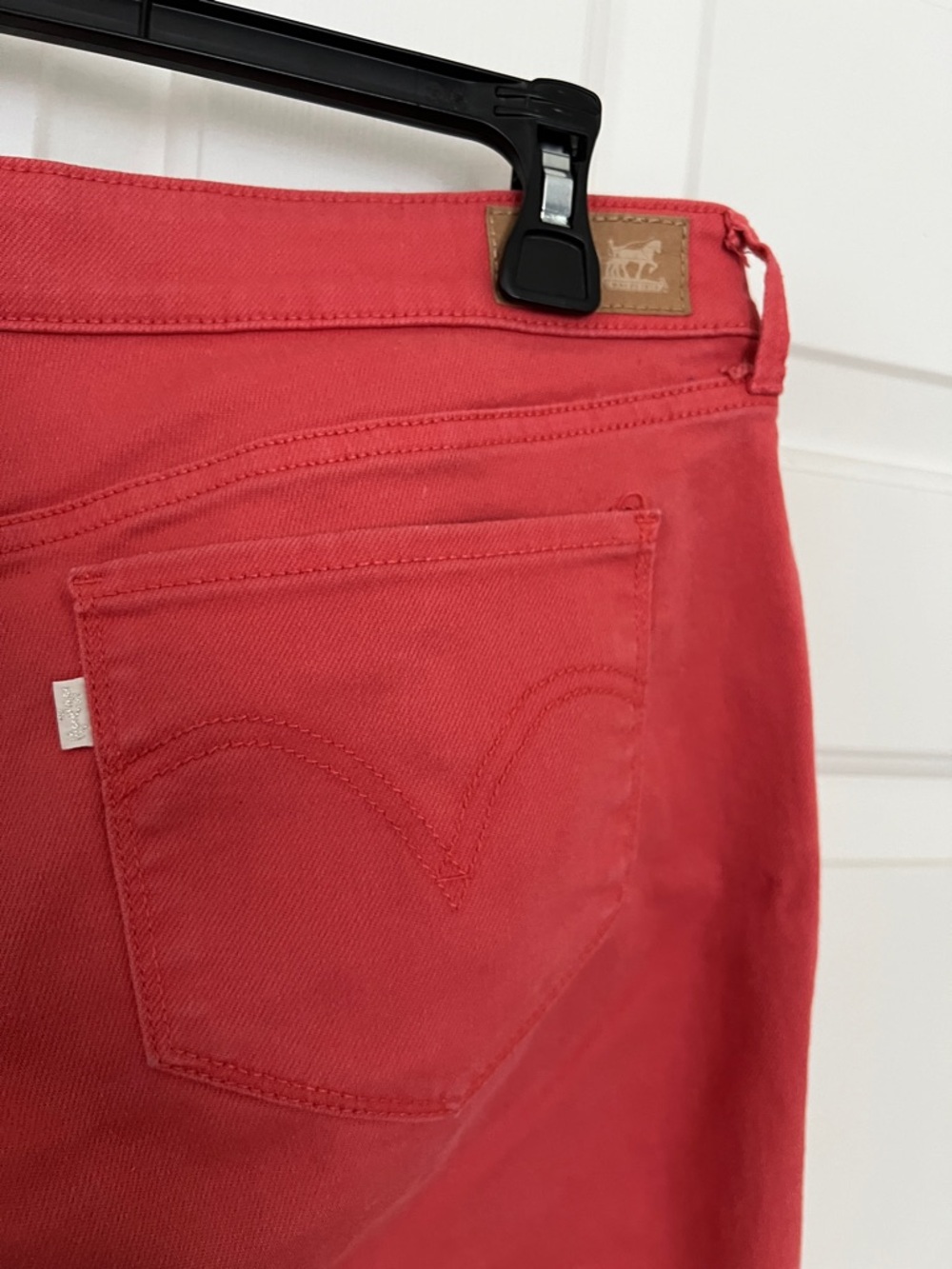 Levi's Women’s peachy orange capris 16w - Picture 2 of 5